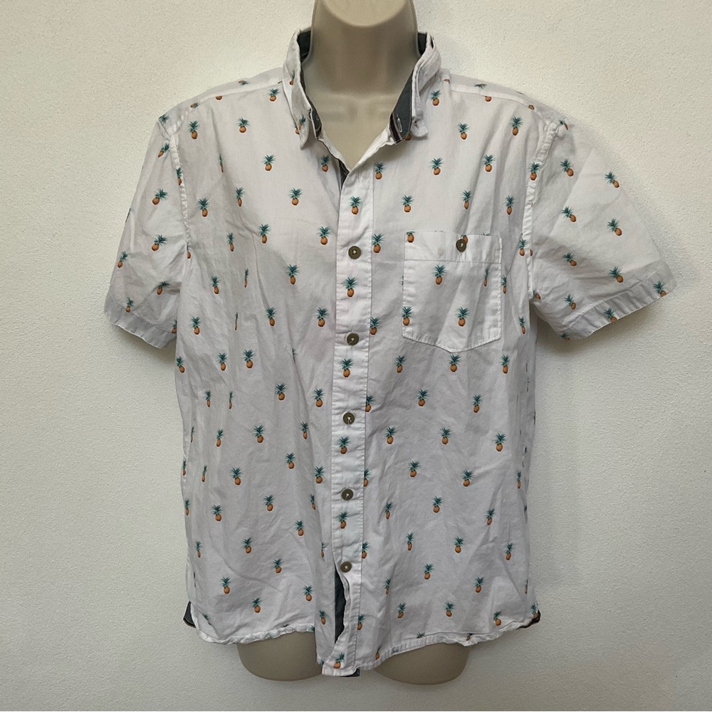 Sunrise Kingdom White Pineapple Print Short Sleeve Button Down Shirt Size Medium